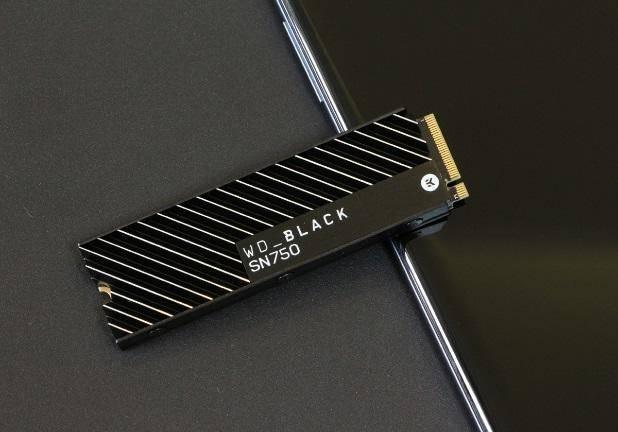 配散热片，每秒3千兆！西数Black SN750固态硬盘评测