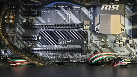 配散热片，每秒3千兆！西数Black SN750固态硬盘评测