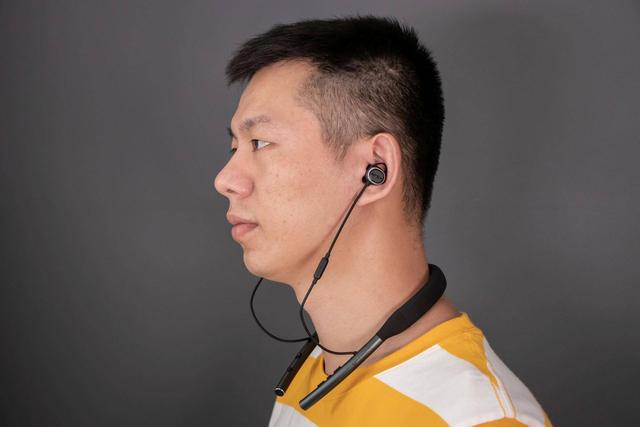 AKG N200NC 颈挂式降噪耳机上手测评，音质与实用性兼得的耳机