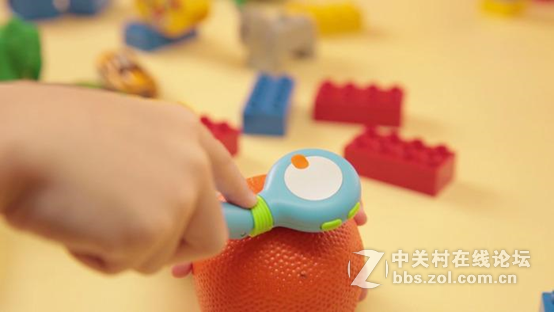 狗狗穿上智能鞋，TechWorld带来的生活改变幻想