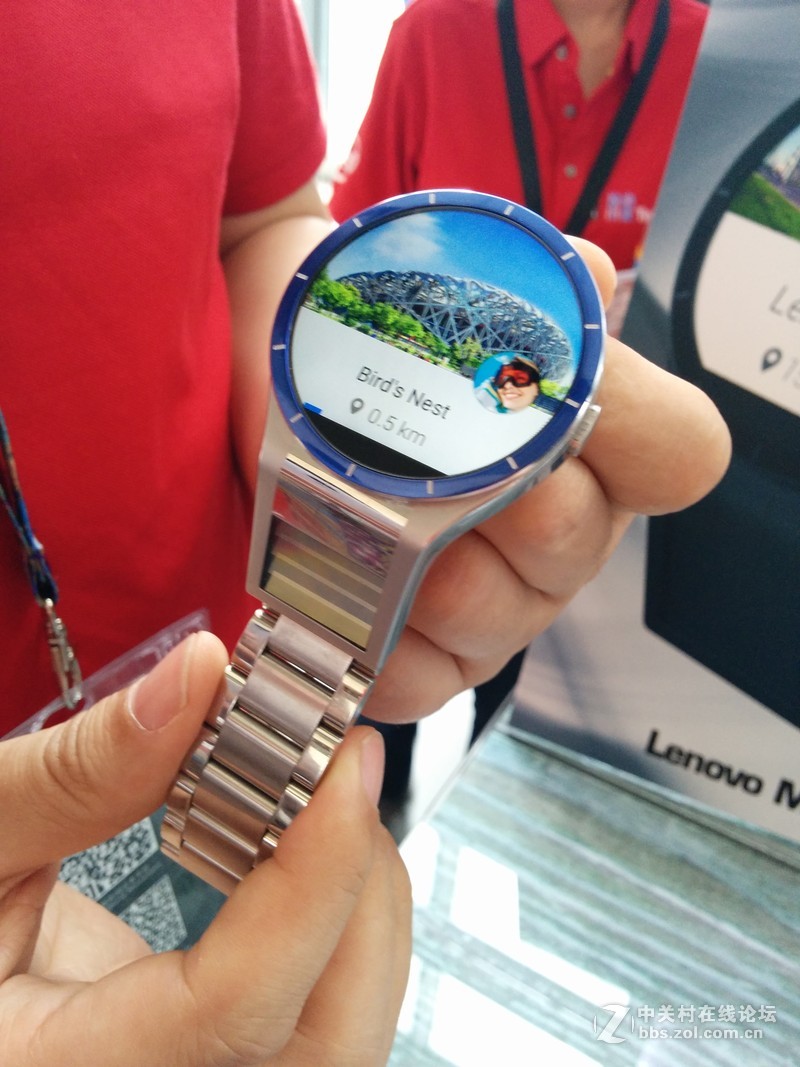 狗狗穿上智能鞋，TechWorld带来的生活改变幻想