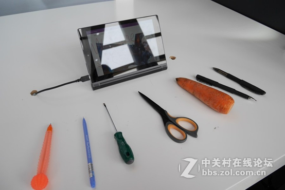 狗狗穿上智能鞋，TechWorld带来的生活改变幻想