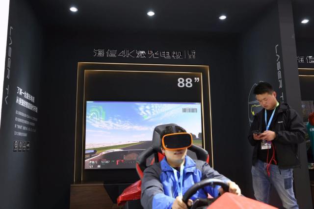 惊艳 4K新品激光电视亮相AWE 2019