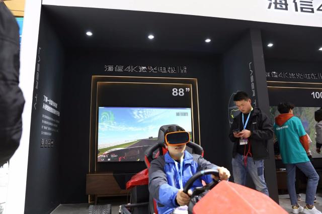 惊艳 4K新品激光电视亮相AWE 2019