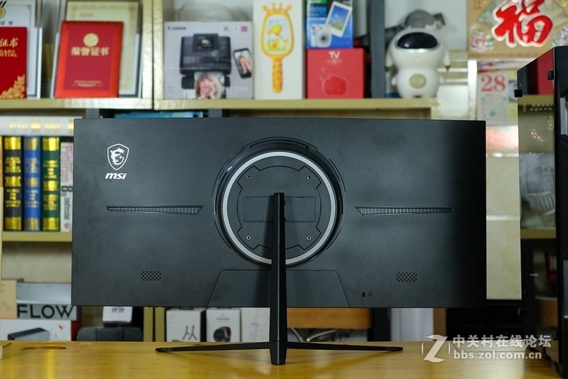微星电竞显示器PAG301CR体验：超宽曲面屏，200Hz体验丝般顺滑