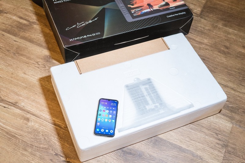 绘王超大数位屏Kamvas Pro22（2019）绘出大视界