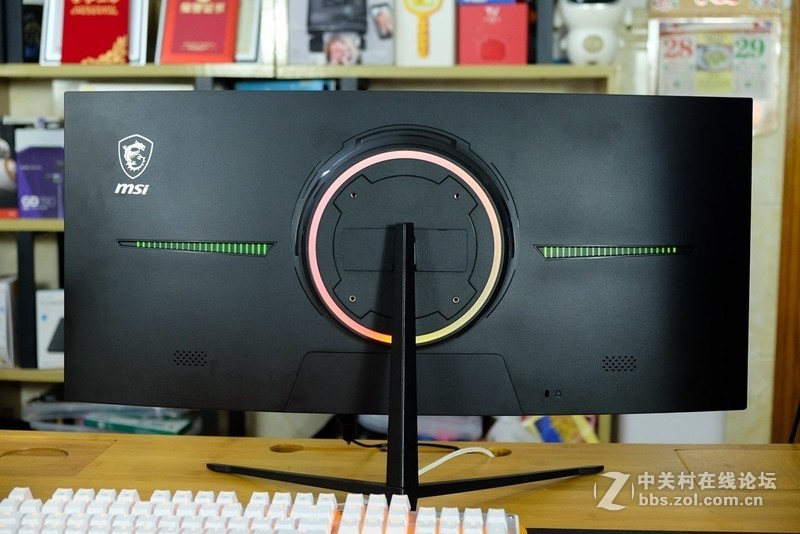 微星电竞显示器PAG301CR体验：超宽曲面屏，200Hz体验丝般顺滑
