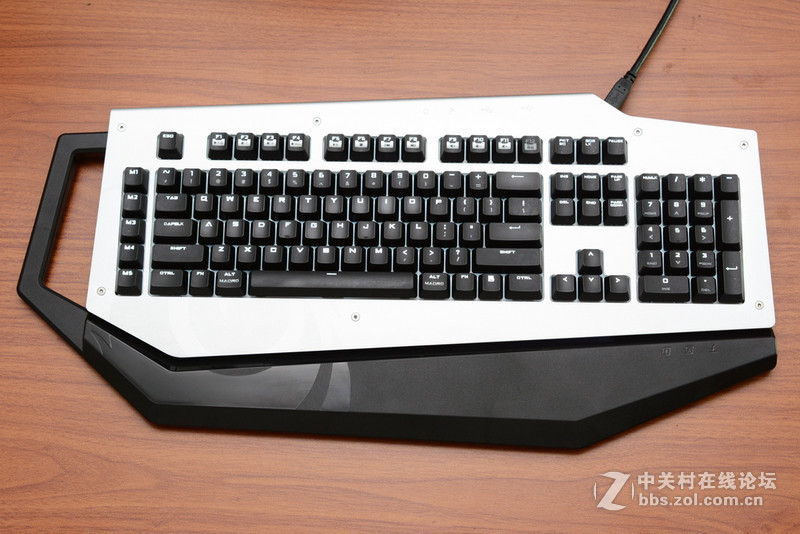 倚天剑、屠龙刀？两把高端机械键盘点评