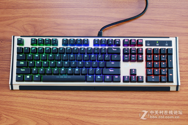 倚天剑、屠龙刀？两把高端机械键盘点评