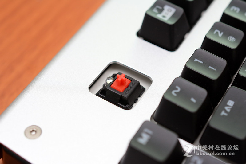 倚天剑、屠龙刀？两把高端机械键盘点评