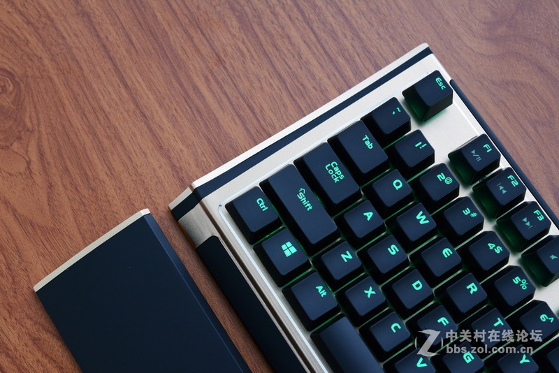 倚天剑、屠龙刀？两把高端机械键盘点评