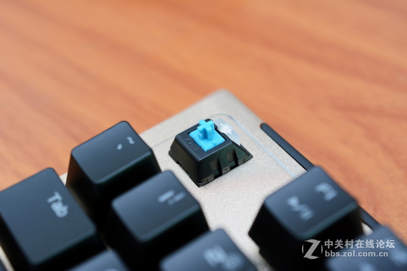 倚天剑、屠龙刀？两把高端机械键盘点评