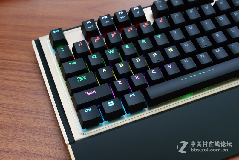 倚天剑、屠龙刀？两把高端机械键盘点评