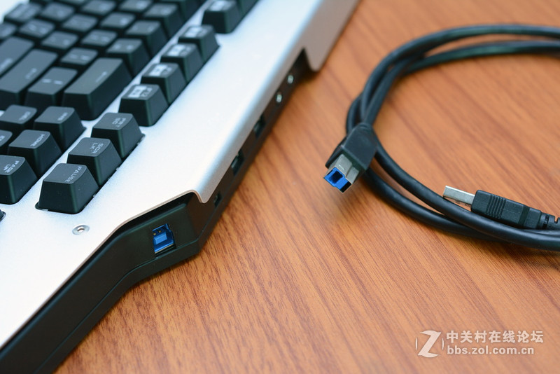 倚天剑、屠龙刀？两把高端机械键盘点评