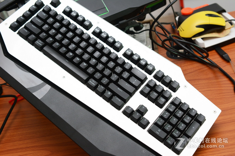 倚天剑、屠龙刀？两把高端机械键盘点评