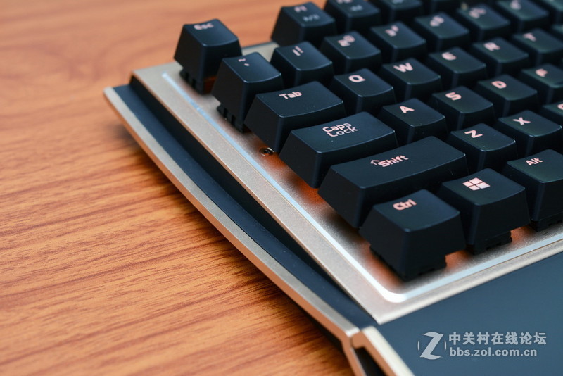倚天剑、屠龙刀？两把高端机械键盘点评