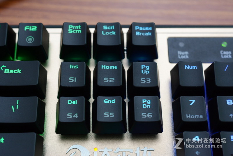 倚天剑、屠龙刀？两把高端机械键盘点评
