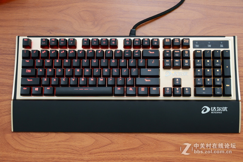 倚天剑、屠龙刀？两把高端机械键盘点评