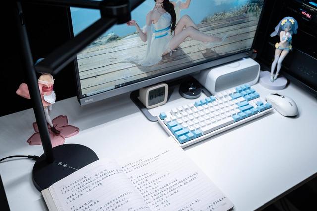 继续细分显示器新品类，明基EW2780Q护眼娱乐工作两不误