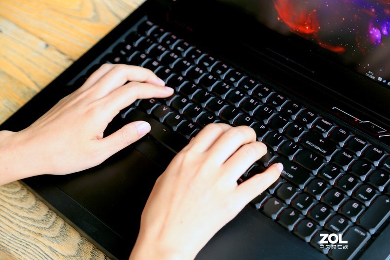把台式机配件装在笔记本中的体验，火影B9上手