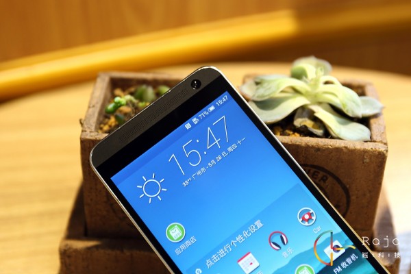 优雅时尚的大眼睛 HTC One E9+ 细节图