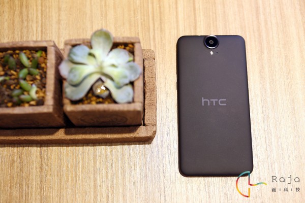 优雅时尚的大眼睛 HTC One E9+ 细节图