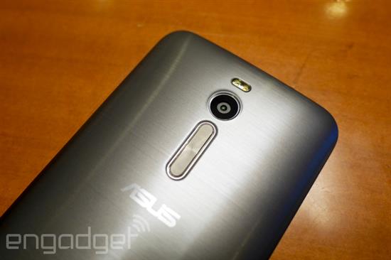 ZenFone 2的4GB内存确实不错，都能秒星空体育平台旗舰了