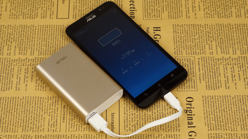 华硕 ZenPower 充电体验  两款上万毫安时电源对比测试