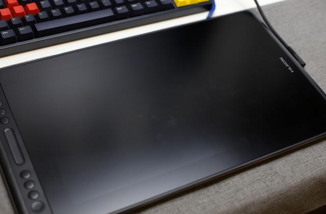 绘王-凯卓Kamvas Pro 16数位屏体验：轻薄便携、功能强大的绘画工具