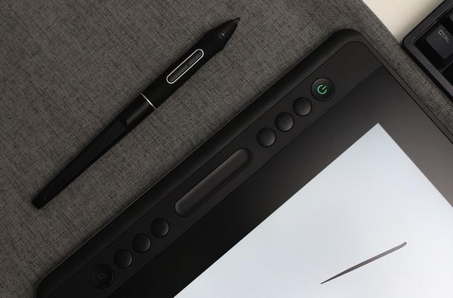 绘王-凯卓Kamvas Pro 16数位屏体验：轻薄便携、功能强大的绘画工具