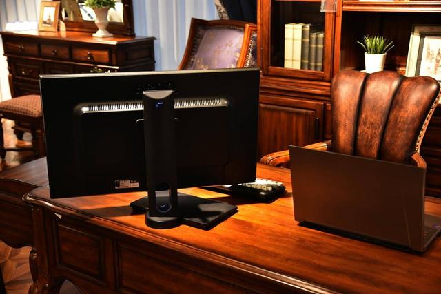 27寸2K明基PD2700Q专业显示器，10.7亿色设计娱乐两不误