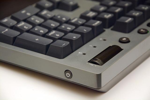 换成国产轴就骨折半价，TT这款三模机械键盘618能火？