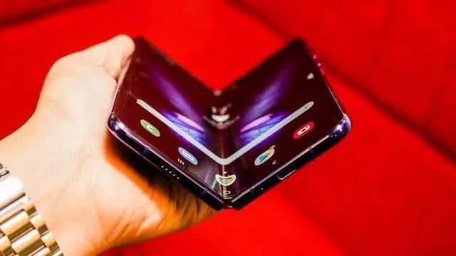 揭秘折叠屏手机星空体育平台Galaxy Fold 不止是厚积薄发