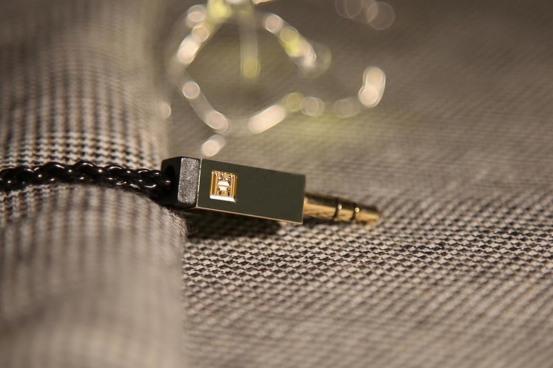 女友耳朵痛，或许你该试试这款别致的小耳道女性专用耳机