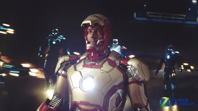 手机屏摄:HTC One M9+拍钢铁侠战衣MK42