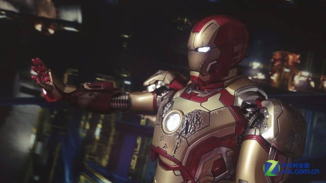 手机屏摄:HTC One M9+拍钢铁侠战衣MK42