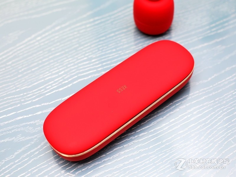 它开了国产高端电动牙刷的先河：XESS光波双净智能牙刷