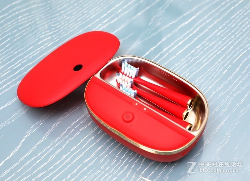 它开了国产高端电动牙刷的先河：XESS光波双净智能牙刷