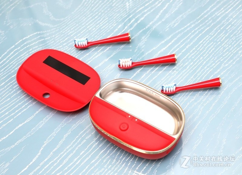 它开了国产高端电动牙刷的先河：XESS光波双净智能牙刷