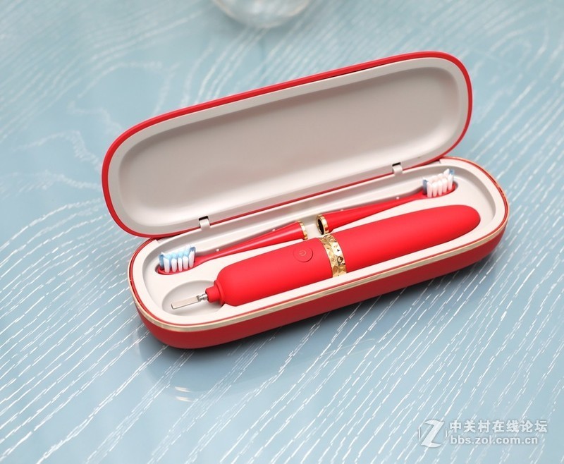 它开了国产高端电动牙刷的先河：XESS光波双净智能牙刷