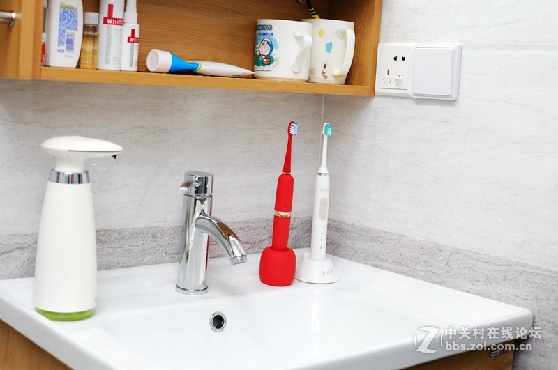 它开了国产高端电动牙刷的先河：XESS光波双净智能牙刷