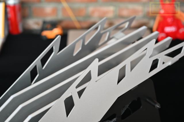 钢筋铁骨的肌肉型机箱，科幻风的大水牛铁血战士体验