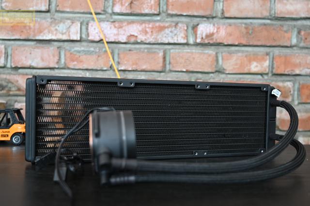 钢筋铁骨的肌肉型机箱，科幻风的大水牛铁血战士体验