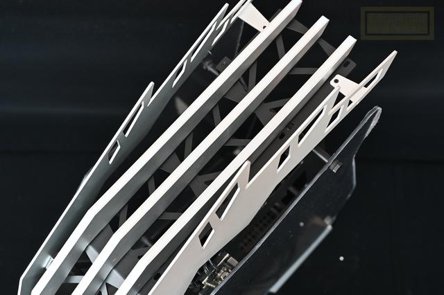 钢筋铁骨的肌肉型机箱，科幻风的大水牛铁血战士体验