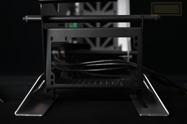 钢筋铁骨的肌肉型机箱，科幻风的大水牛铁血战士体验