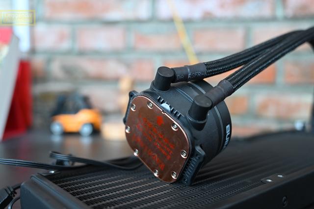 钢筋铁骨的肌肉型机箱，科幻风的大水牛铁血战士体验