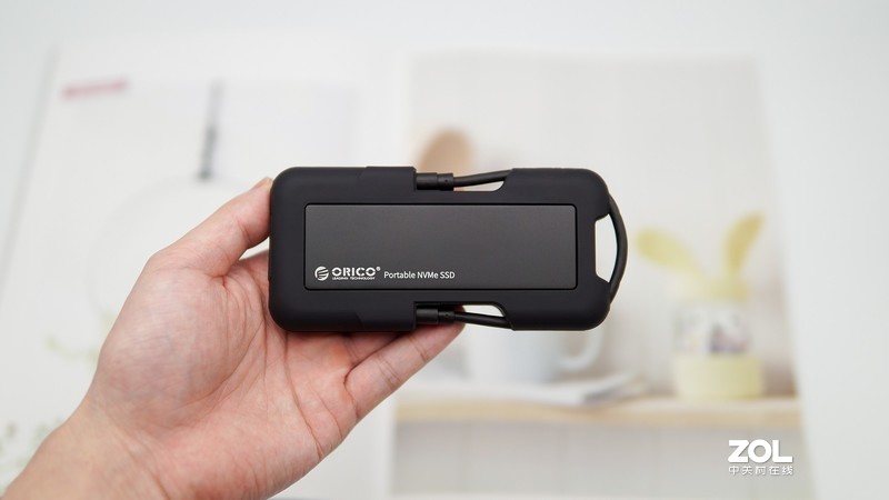 风吹雨打都不怕 奥睿科迅龙甲SV100移动固态硬盘体验