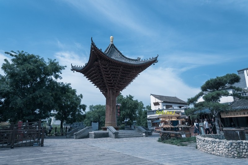 老片新调，觉得民国风更合适，就重调色一下。