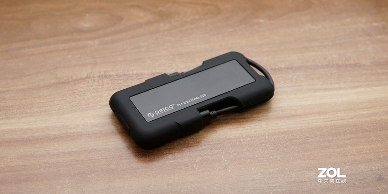 风吹雨打都不怕 奥睿科迅龙甲SV100移动固态硬盘体验