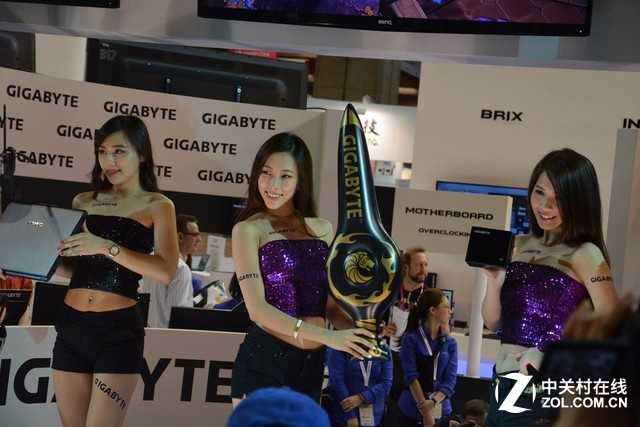 产品好妹子靓 来欣赏技嘉展台Showgirl